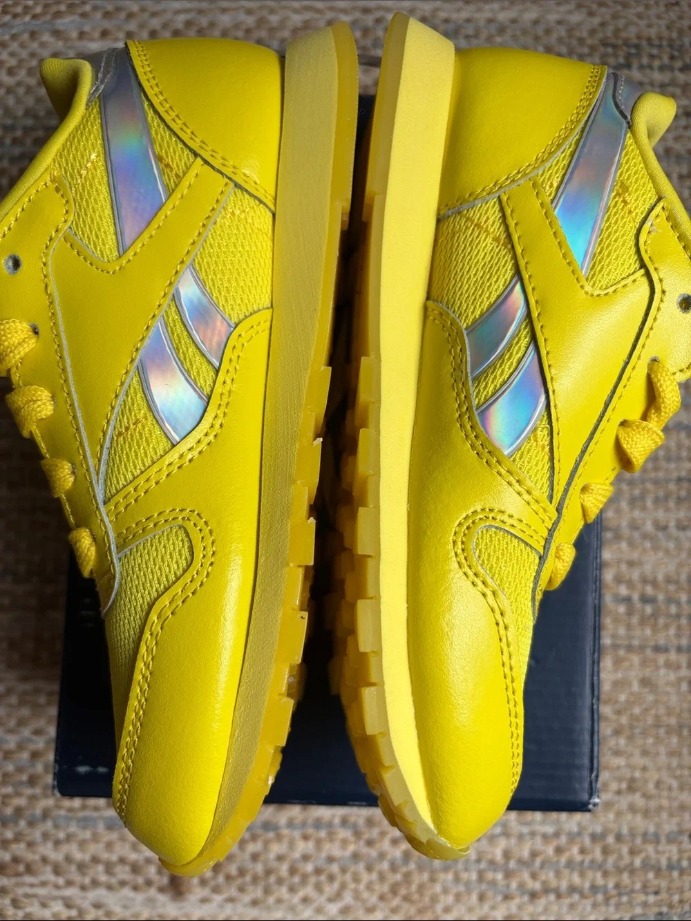 NEW Reebok Kids Yellow Classic Leather & Mesh Sneakers. Size: 1